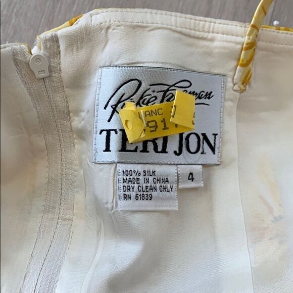 Rickie Freeman for Teri John Silk Floral Camisole Yellow size 4 - Picture 7 of 7
